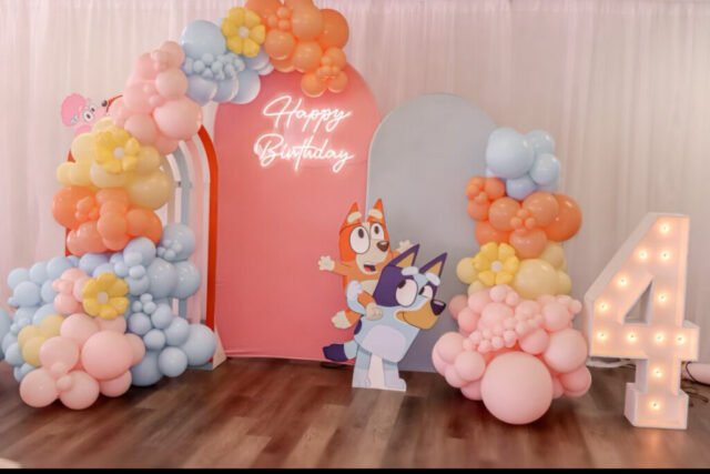 Bluey Balloons kids party waco texas best balloon decor